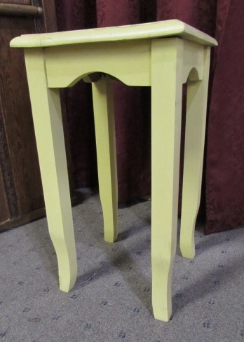 CUTE WOOD PLANT STAND