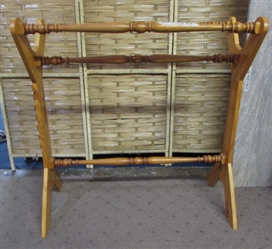 SOLID WOOD QUILT RACK