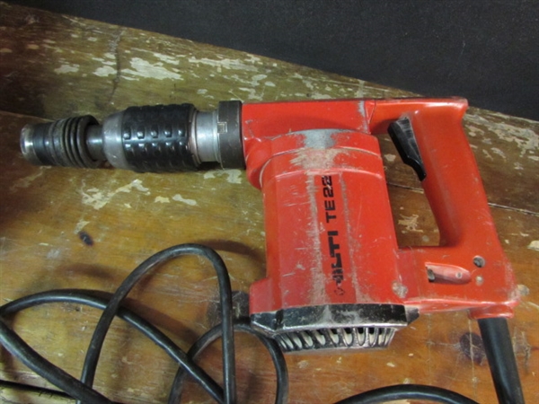 HILTI TE 22 HAMMER DRILL WITH BITS AND CASE