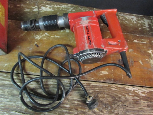 HILTI TE 22 HAMMER DRILL WITH BITS AND CASE