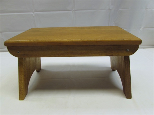 WOOD STEP STOOL AND CUTTING BOARD