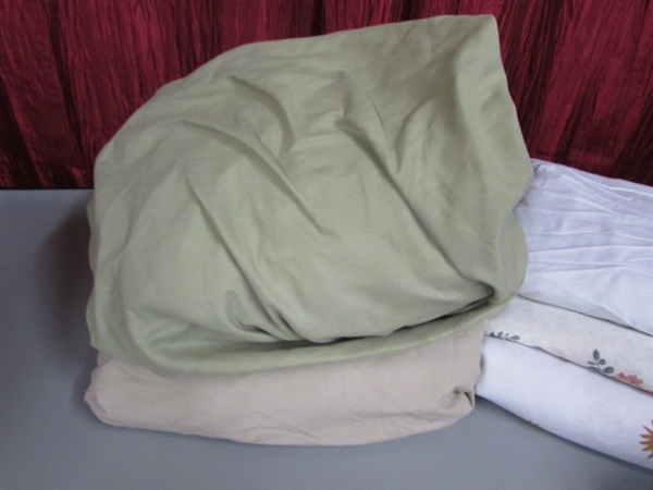COMFORTER AND SHEETS