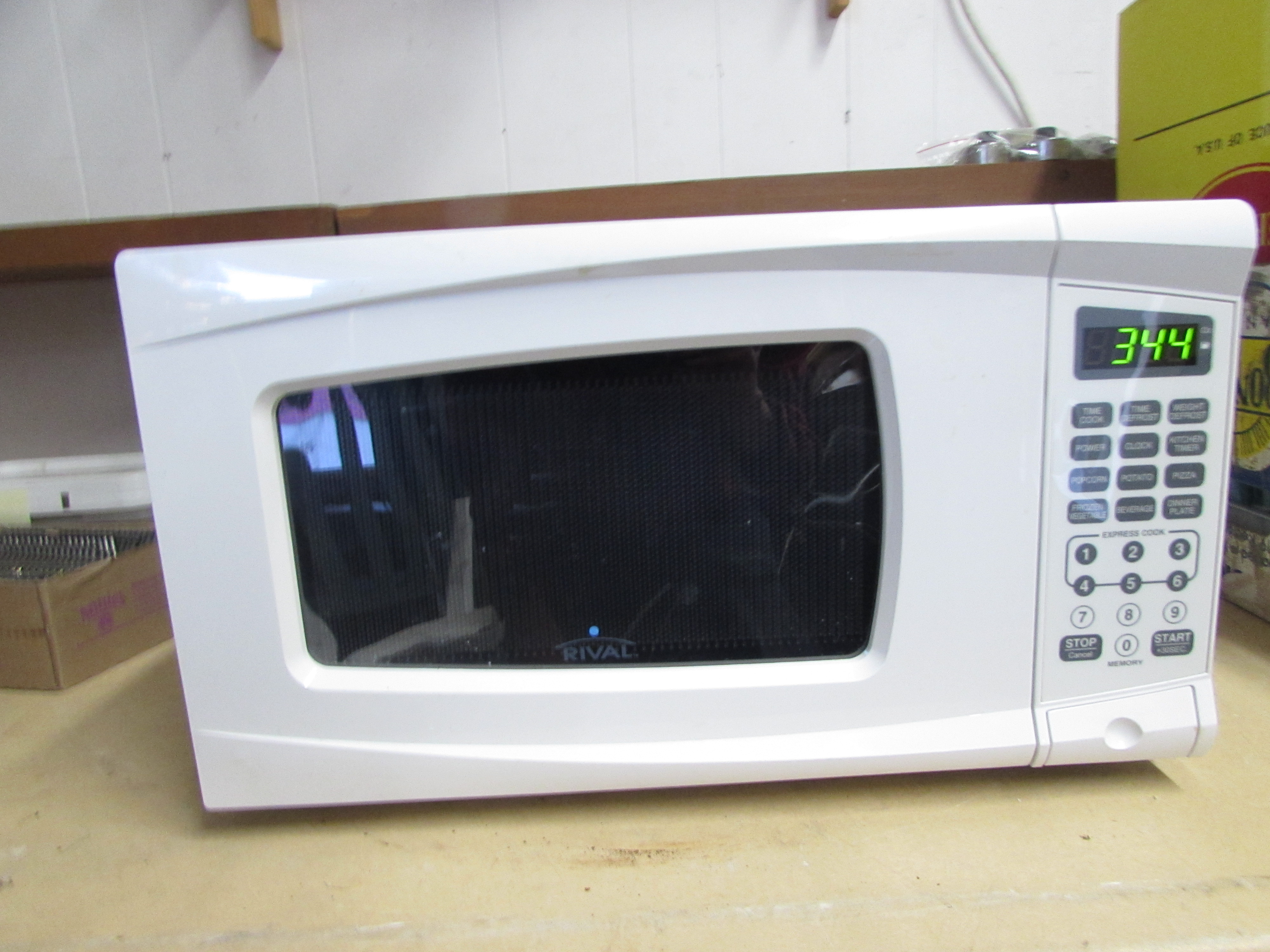 Lot Detail - RIVAL MICROWAVE OVEN