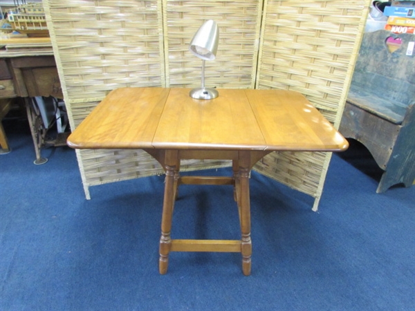 SMALL WOODEN DROP LEAF TABLE & LAMP