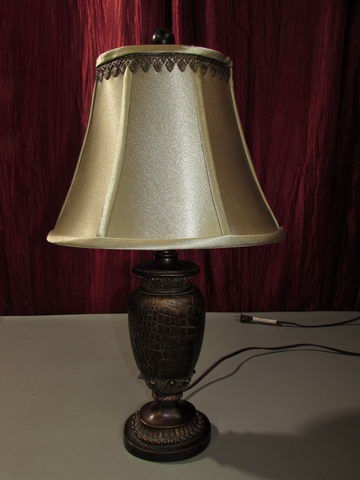 VINTAGE/ANTIQUE POSSUM BELLY TABLE & VICTORIAN STYLE LAMP