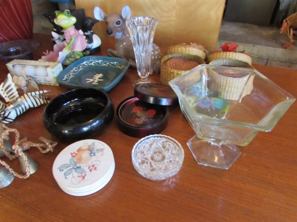 ASSORTMENT OF VINTAGE COLLECTIBLES