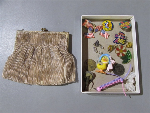 VINTAGE/ANTIQUE COLLECTABLES AND BEADED PURSE