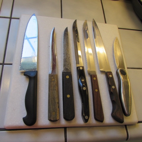 ASSORTED KITCHEN KNIVES & 2 CUTTING BOARDS