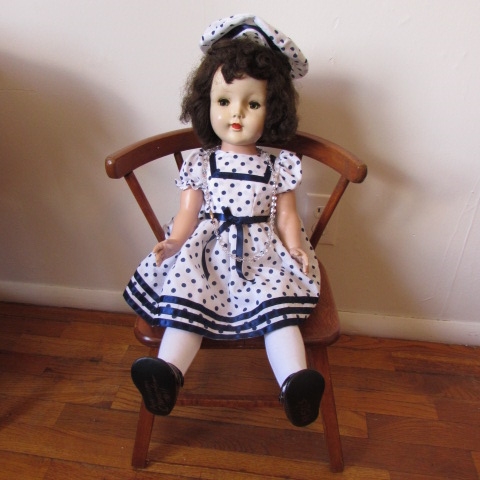 VINTAGE TABLE, CHILDS CHAIR & DOLLS