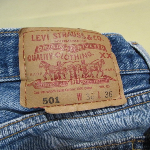 5 PAIR MENS LEVIS AND CARHARTT JEANS