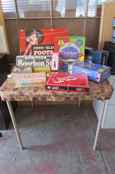 CARD TABLE AND GAMES