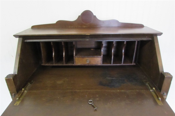 SMALL VINTAGE/ANTIQUE DESK WITH LOCK & KEY