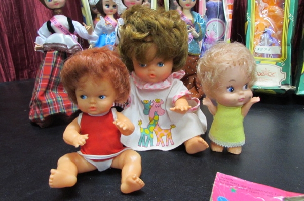 LARGE LOT OF VINTAGE BABY DOLLS AND FASHION DOLLS