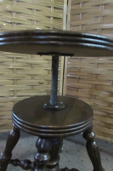 ANTIQUE STYLE PIANO STOOL WITH BALL CLAW FEET