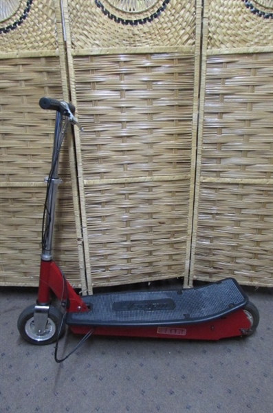 ELECTRON BATTERY POWERED ELECTRIC SCOOTER - NEEDS A BATTERY