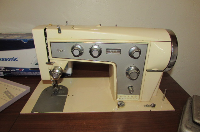 Lot Detail - VERY NICE VINTAGE KENMORE 'MODEL 90' SEWING MACHINE IN