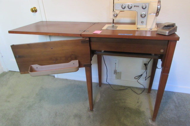 Lot Detail - VERY NICE VINTAGE KENMORE 'MODEL 90' SEWING MACHINE IN