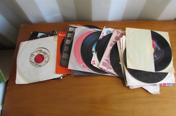 45 RECORDS, VINTAGE 'BETTER HOMES & GARDENS' MAGAZINES & GUITAR MUSIC