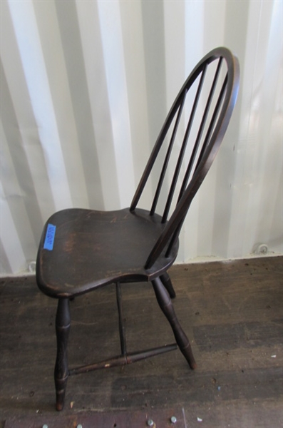 ANTIQUE WOOD SIDE CHAIR