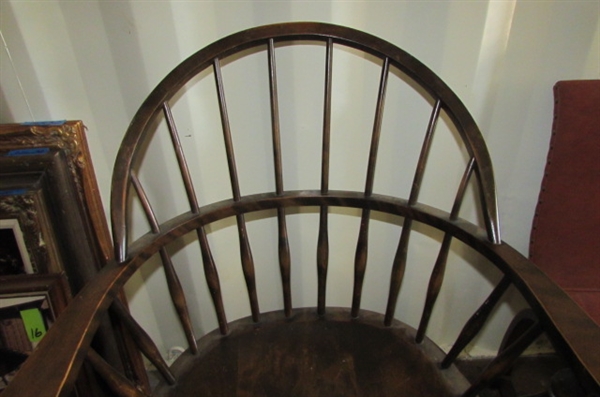 ANTIQUE WINDSOR CHAIR