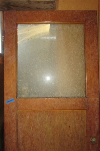 DOOR WITH WINDOWS AND HINGES
