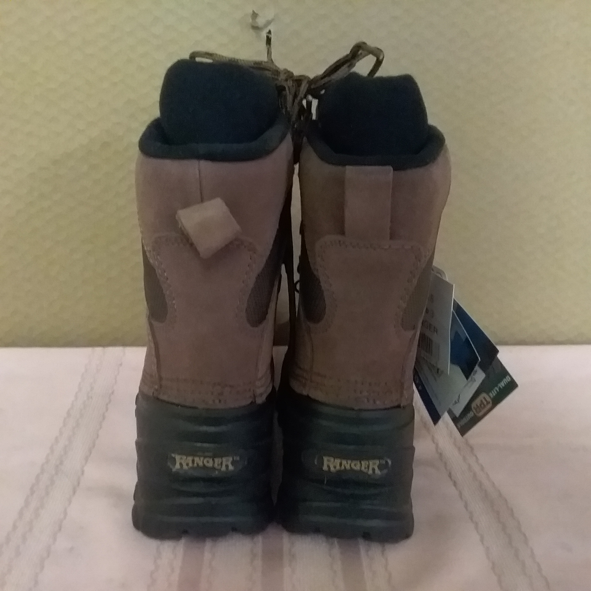 snow boots size 5.5