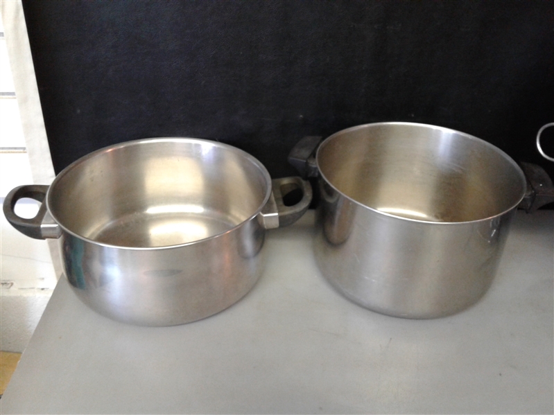 Kitchen Tin Lot- Bundt Pan, Muffin Tin, Pot, Pans, etc