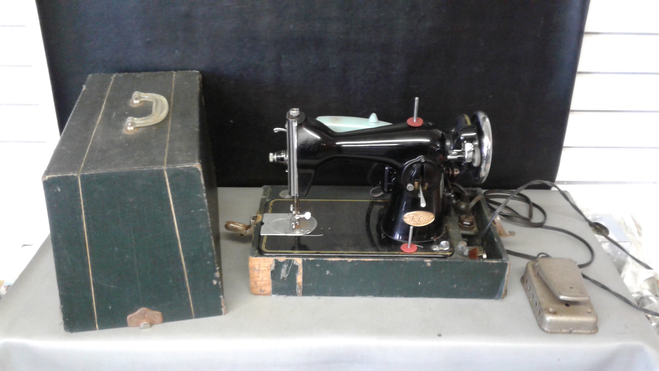 Lot Detail Vintage Imperial DeLuxe Sewing Machine