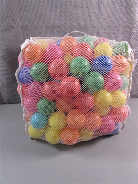 PRIMARY COLORS OF PLASTIC BALL PIT BALLS