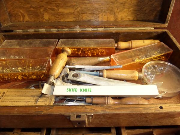 ANTIQUE OAK MULTi DRAWER TOOL BOX WITH TOOLS