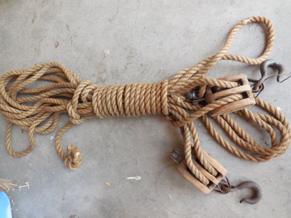 AWESOME VINTAGE DOUBLE PULLEY BLOCK AND TACKLE WITH ROPE