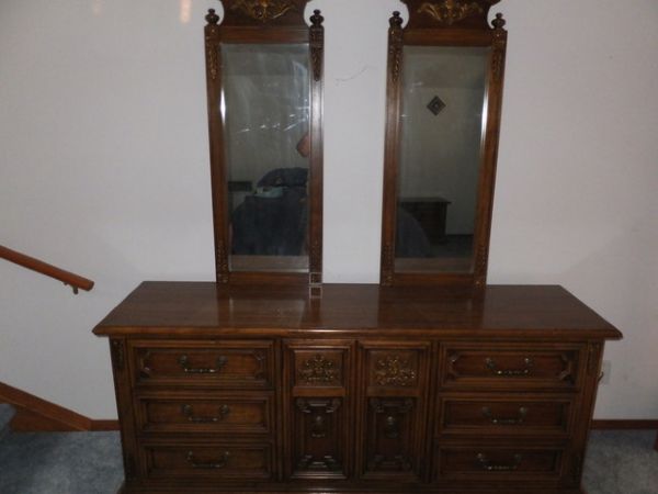 DOUBLE MIRRORED SOLID WOOD THOMASVILLE LADY'S DRESSER