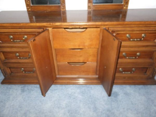 DOUBLE MIRRORED SOLID WOOD THOMASVILLE LADY'S DRESSER