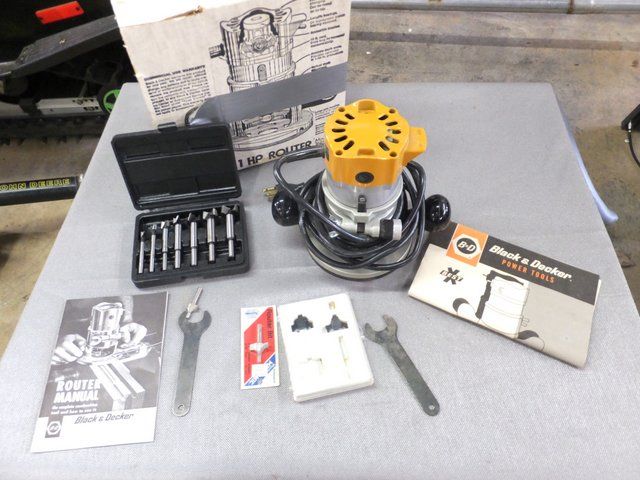 Lot Detail BLACK AND DECKER ROUTER WITH ROUTER BITS