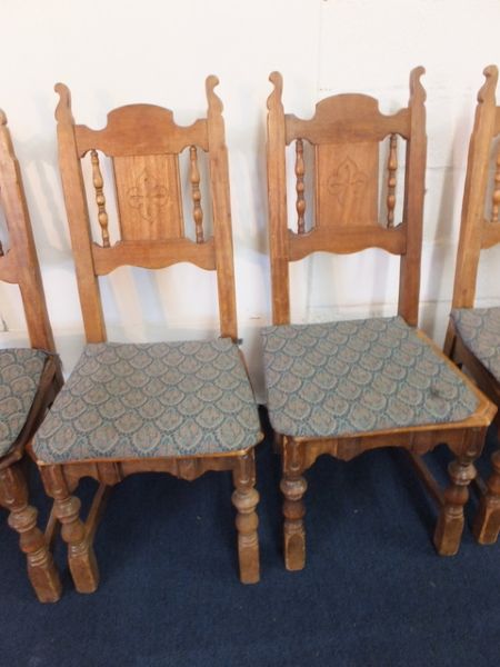 ANTIQUE WOOD TABLE WITH CHAIRS BY KARPEN