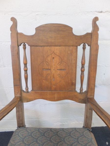 ANTIQUE WOOD TABLE WITH CHAIRS BY KARPEN