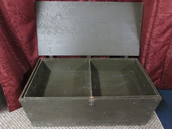 VINTAGE MILITARY FOOT LOCKER