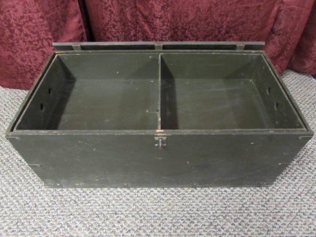 VINTAGE MILITARY ARMY FOOT LOCKER OFFICIAL W/ INSIDE TRAY