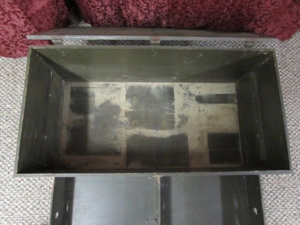 VINTAGE MILITARY FOOT LOCKER