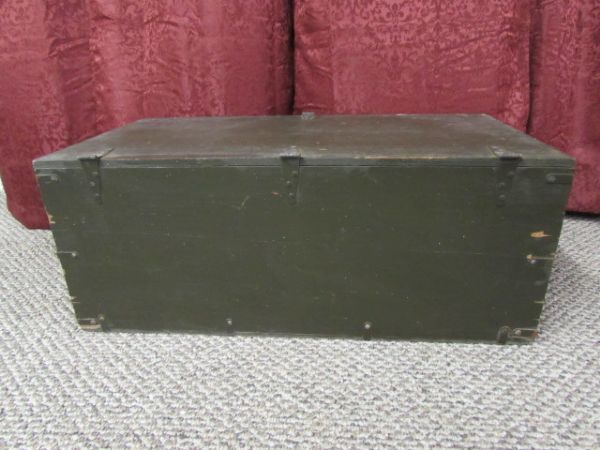 VINTAGE MILITARY FOOT LOCKER