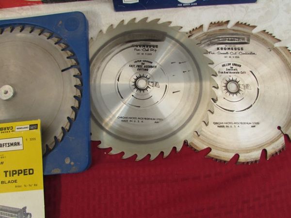 FIVE 10 SAW BLADES, SANDING WHEEL AND ALUMINUM OXIDE DISCS