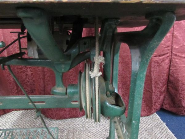 VINTAGE SINGER LEATHER SEWING MACHINE