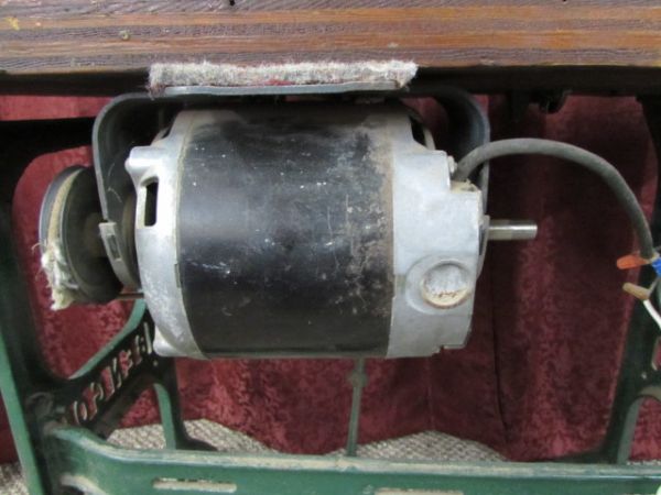 VINTAGE SINGER LEATHER SEWING MACHINE