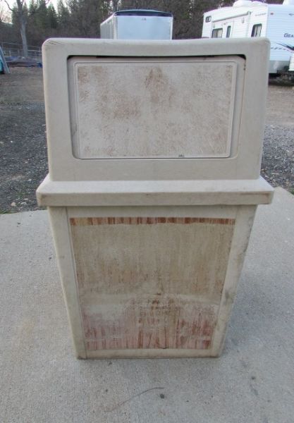 COMMERCIAL TRASH CAN WITH LID & SWINGING DOORS