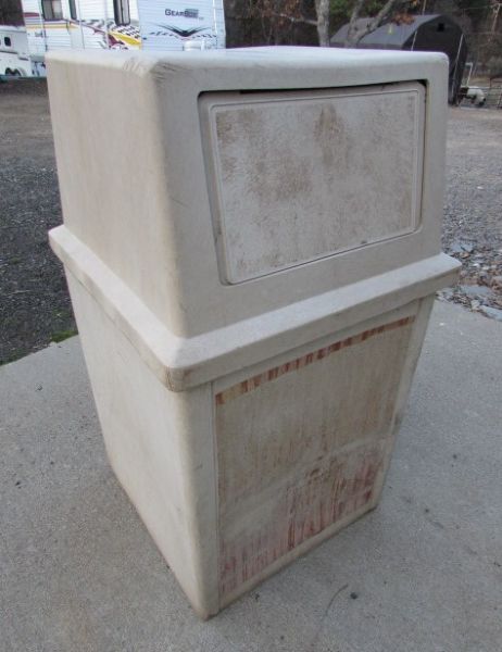 COMMERCIAL TRASH CAN WITH LID & SWINGING DOORS