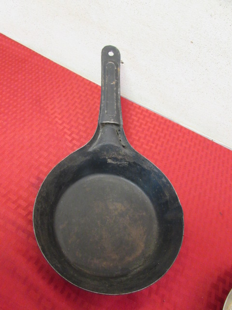 Lot Detail - CAST IRON CASSEROLE PANS CAST IRON SKILLET & STEEL COLD HANDLE  PANS