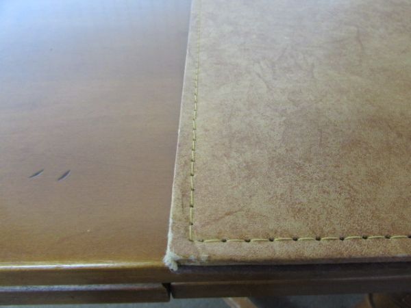 VINTAGE EARLY AMERICAN MAPLE TABLE