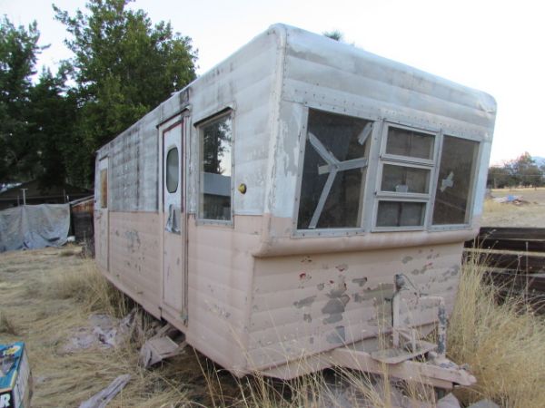 VINTAGE 16 FOOT TRAVEL TRAILER
