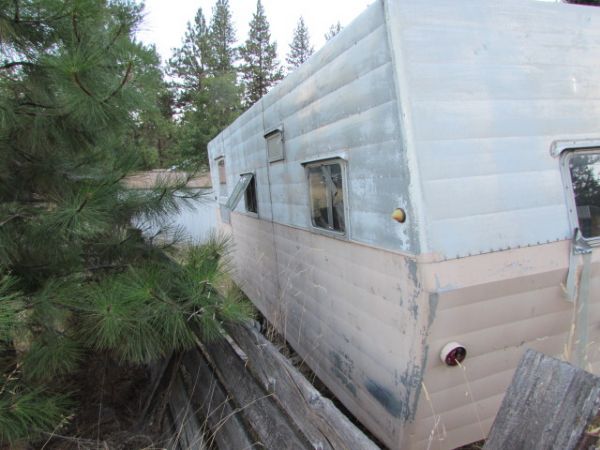 VINTAGE 16 FOOT TRAVEL TRAILER