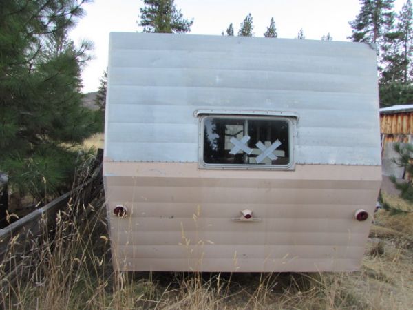 VINTAGE 16 FOOT TRAVEL TRAILER